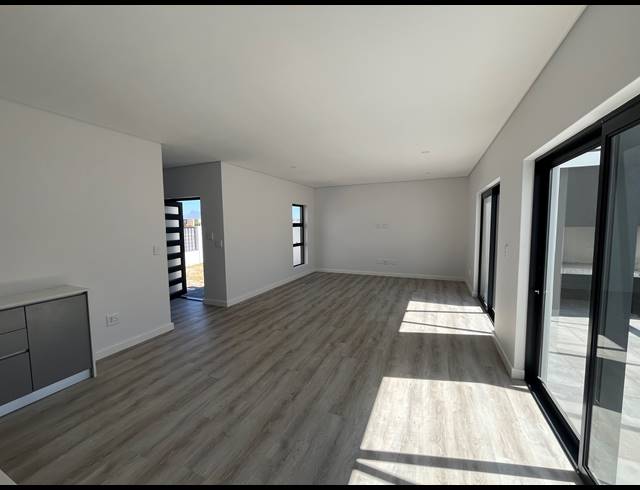 4 BEDROOM HOUSE FOR SALE IN SANDOWN